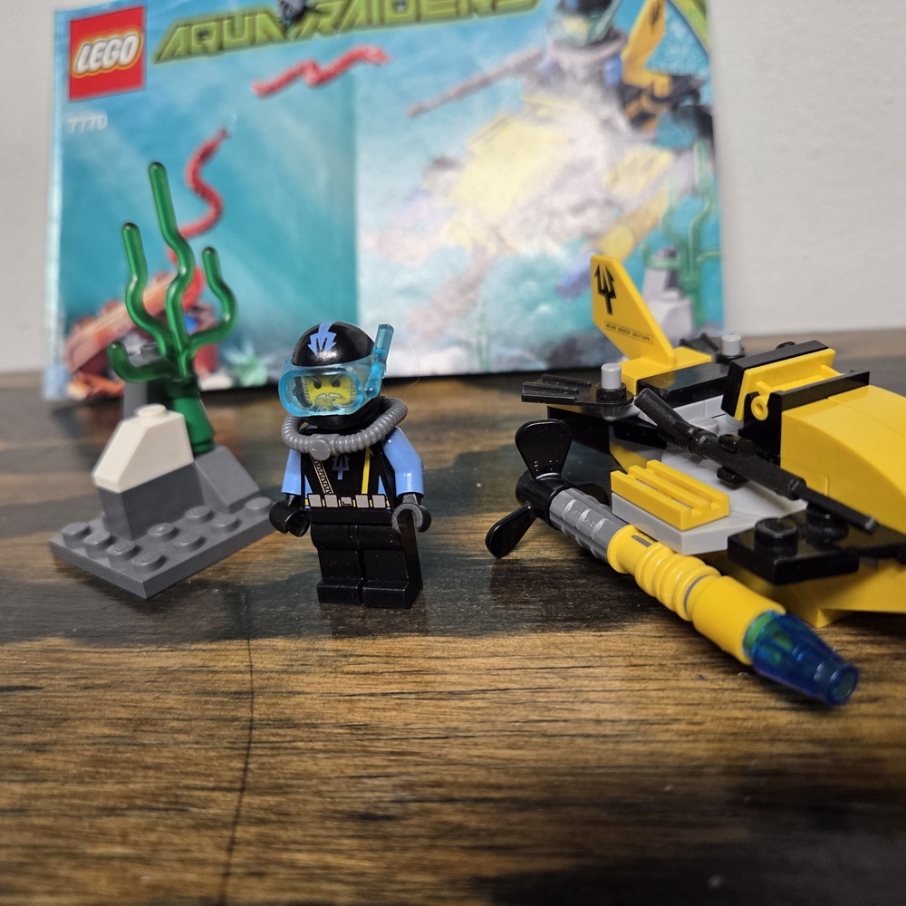 LEGO Aquazone Explorer Set - Yellow and Black - Picture 2 of 8